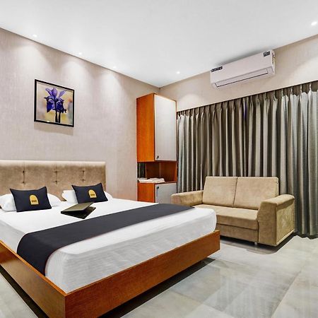 Townhouse Oak Hotel Vaibhav Súrat Exteriér fotografie