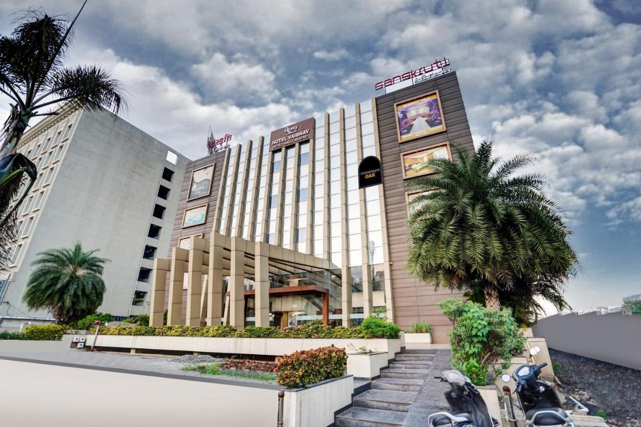 Townhouse Oak Hotel Vaibhav Súrat Exteriér fotografie