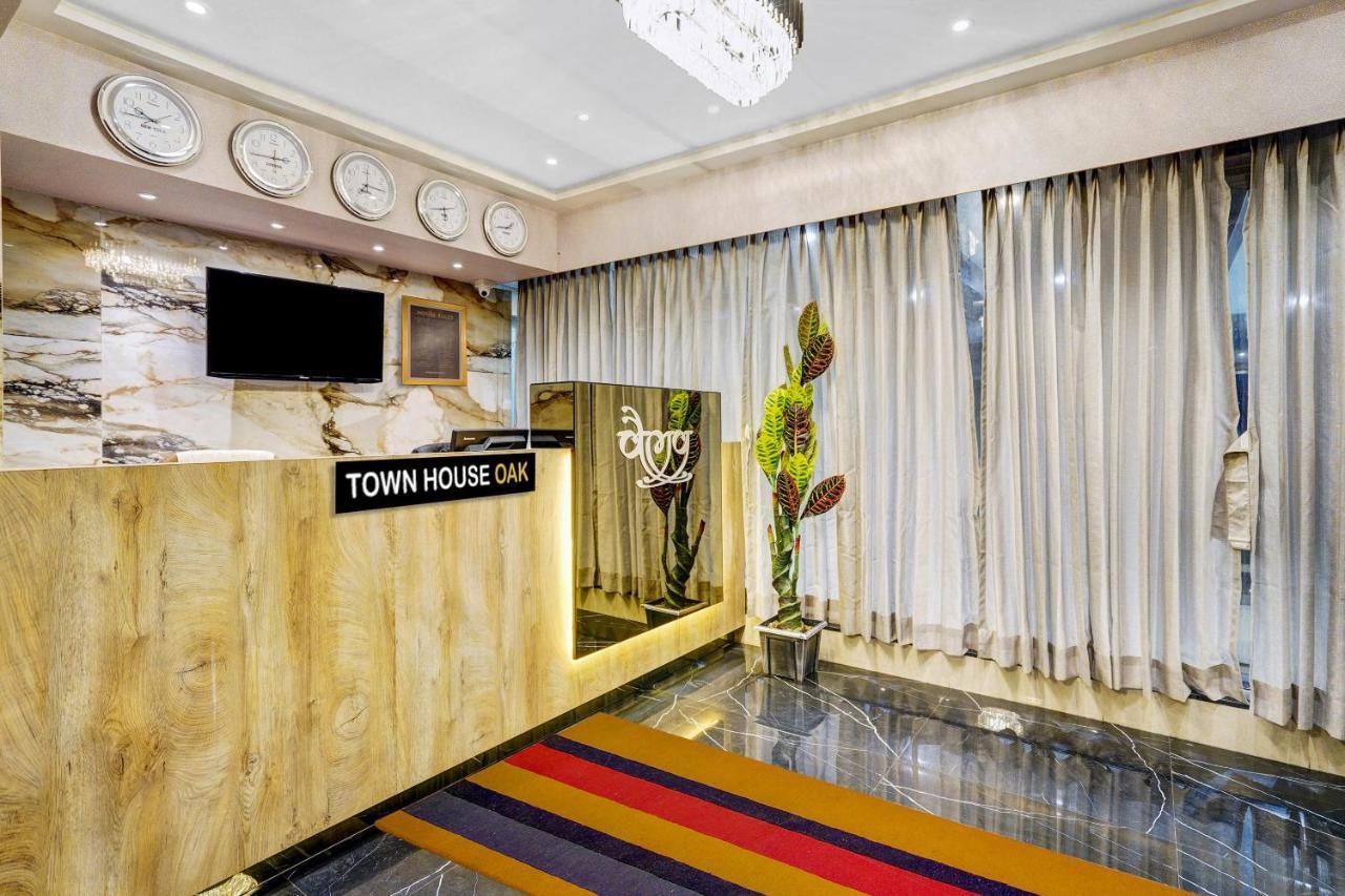 Townhouse Oak Hotel Vaibhav Súrat Exteriér fotografie