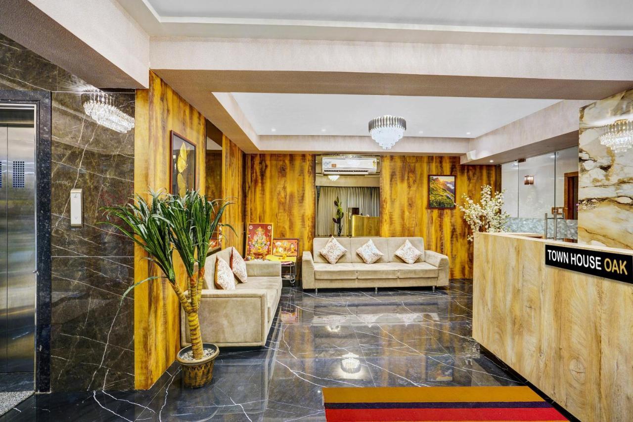 Townhouse Oak Hotel Vaibhav Súrat Exteriér fotografie