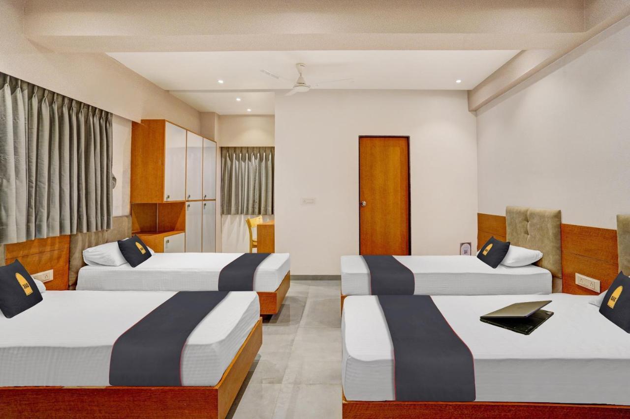 Townhouse Oak Hotel Vaibhav Súrat Exteriér fotografie