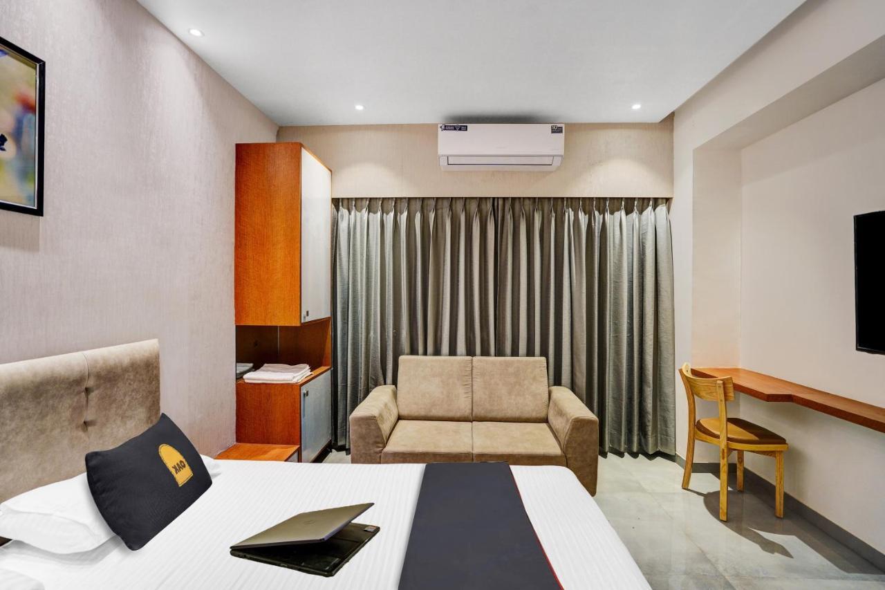 Townhouse Oak Hotel Vaibhav Súrat Exteriér fotografie
