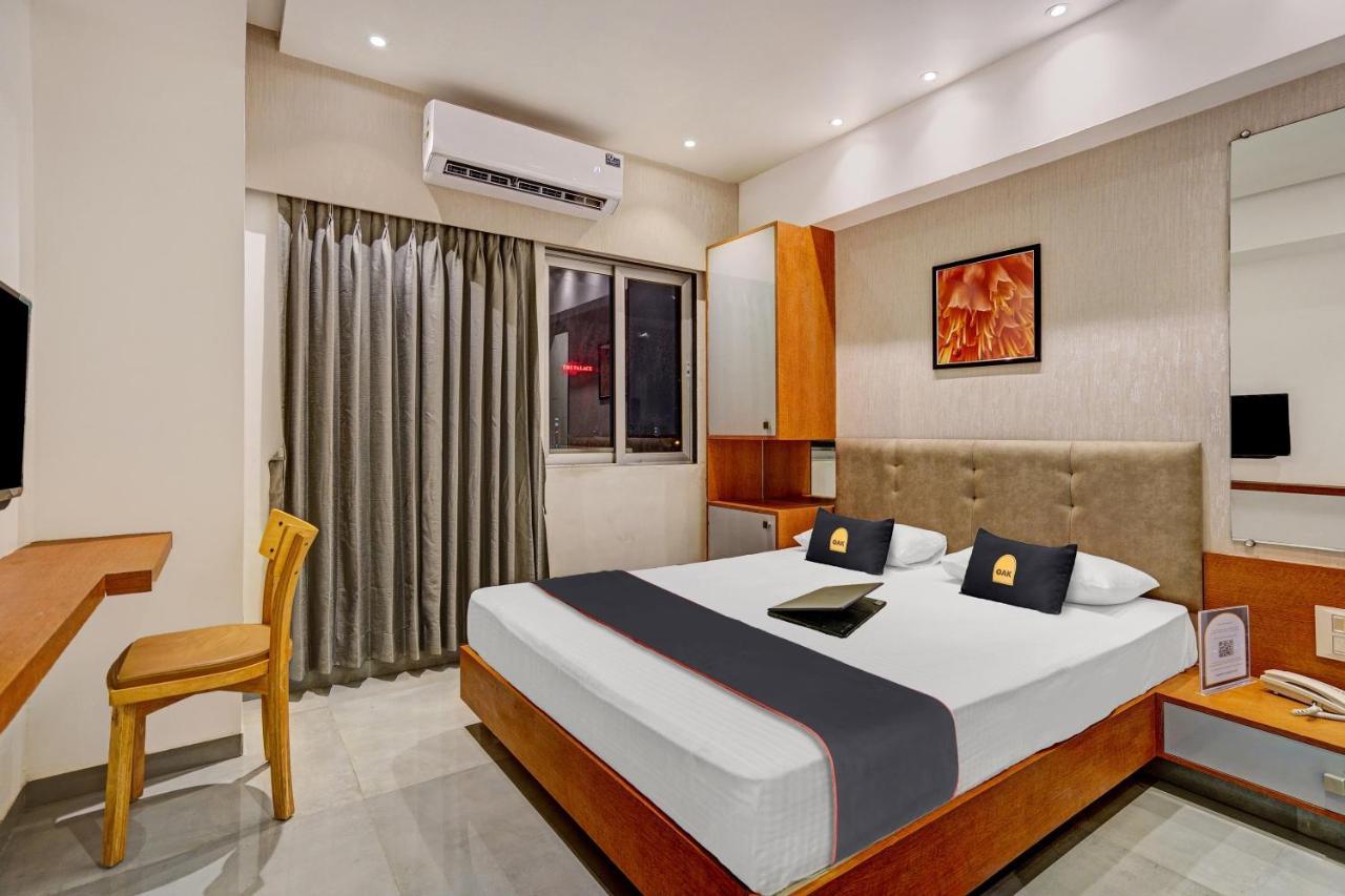 Townhouse Oak Hotel Vaibhav Súrat Exteriér fotografie