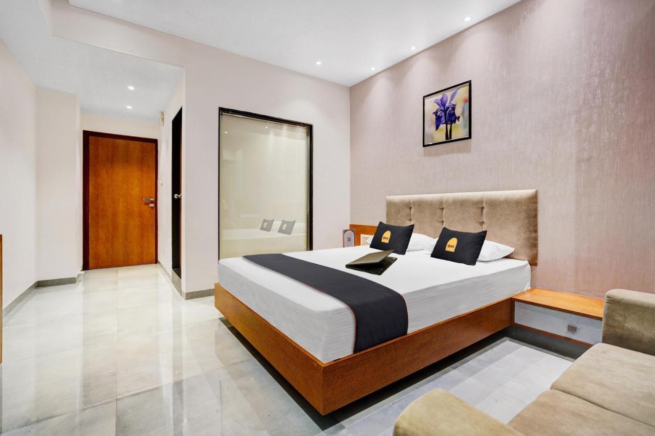 Townhouse Oak Hotel Vaibhav Súrat Exteriér fotografie