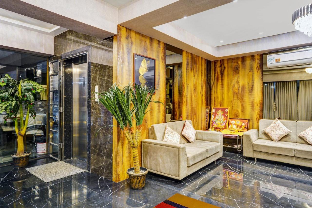 Townhouse Oak Hotel Vaibhav Súrat Exteriér fotografie