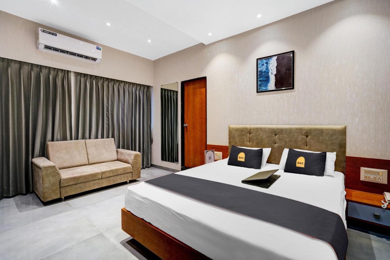 Townhouse Oak Hotel Vaibhav Súrat Exteriér fotografie