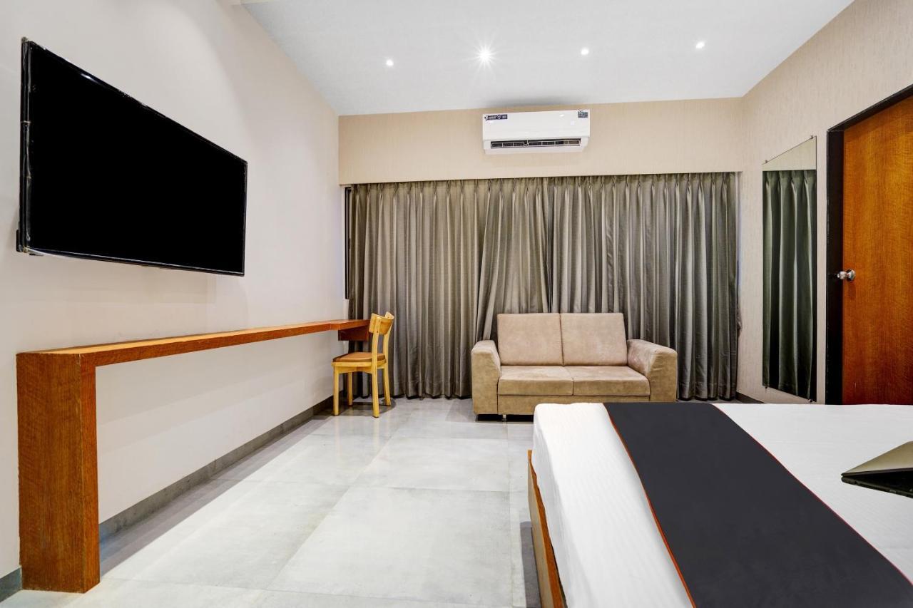 Townhouse Oak Hotel Vaibhav Súrat Exteriér fotografie