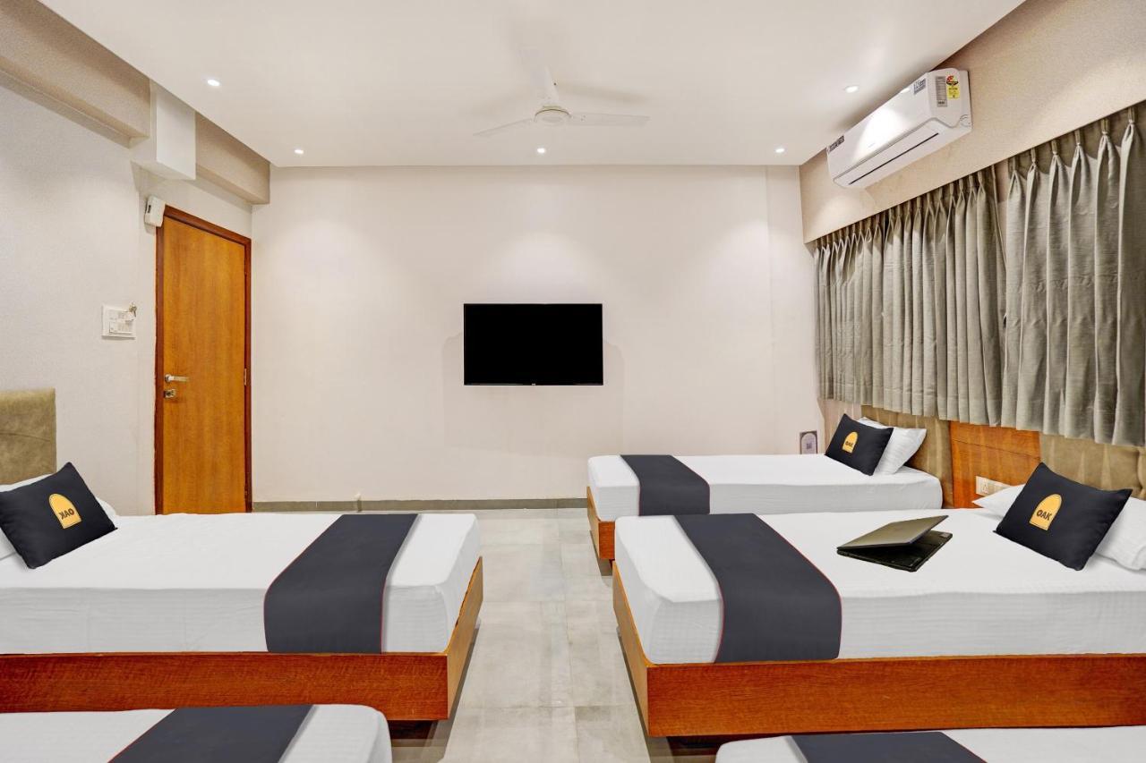 Townhouse Oak Hotel Vaibhav Súrat Exteriér fotografie