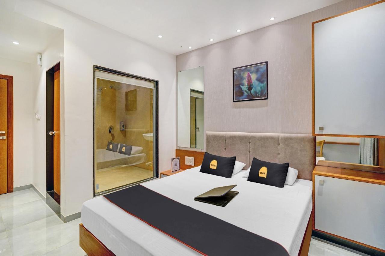 Townhouse Oak Hotel Vaibhav Súrat Exteriér fotografie