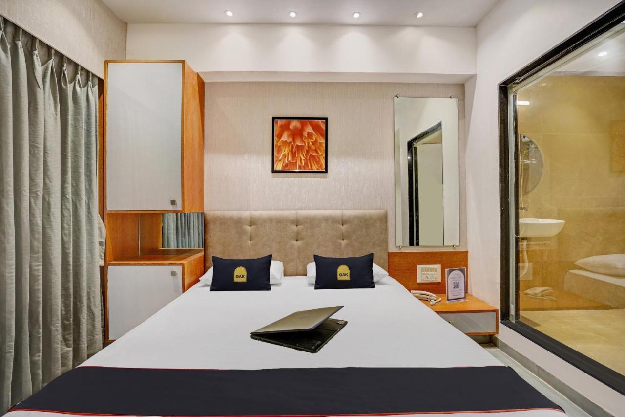 Townhouse Oak Hotel Vaibhav Súrat Exteriér fotografie